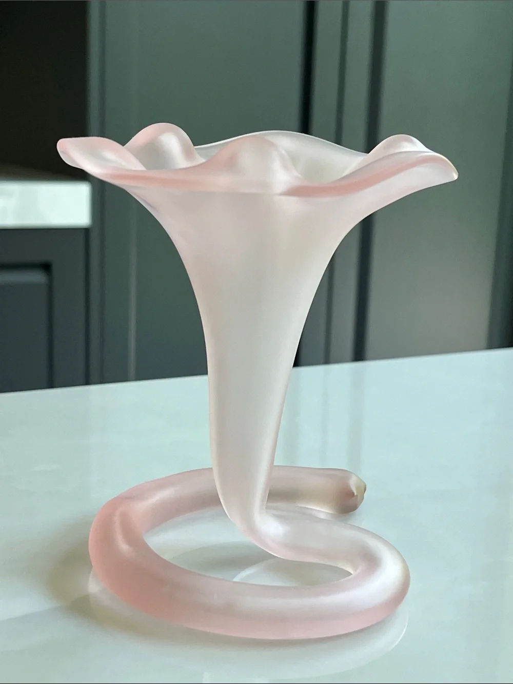 Stiver Italy Frosted Pink Lily Vase. Italian Matte Frosted Glass Vase. 1970. - Picture 8 of 8